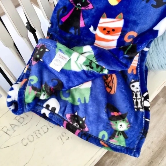 Halloween Blanket, Isaac Mizrahi, Plush Blanket, Throw,‎ 60" x 70" NEW With Tags - Picture 6 of 10